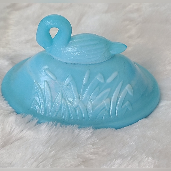 VINTAGE Westmoreland Blue Milk Glass Swan Cattail Creamer & Sugar Bowl With Lids - Picture 14 of 16